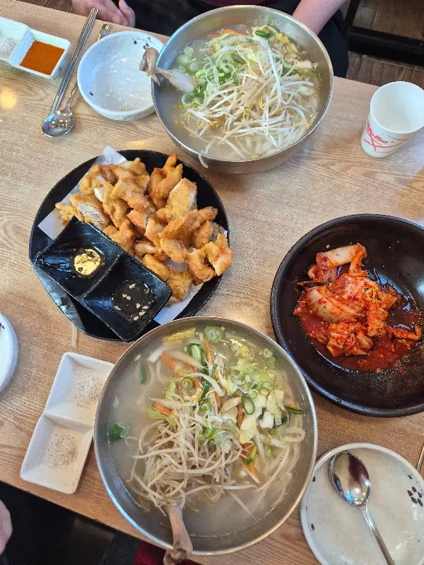 닭국수, 탕수육, 김치