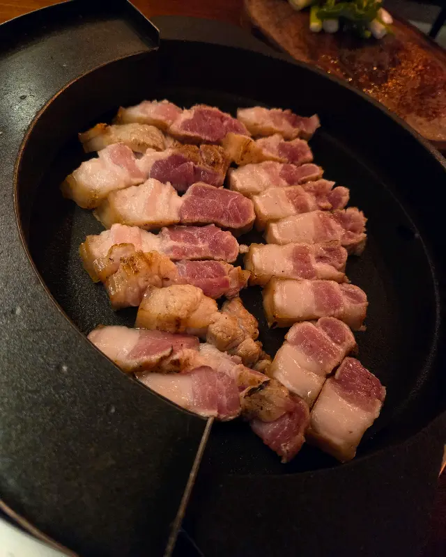 숯불에 구워 더욱 맛있는 삼겹살