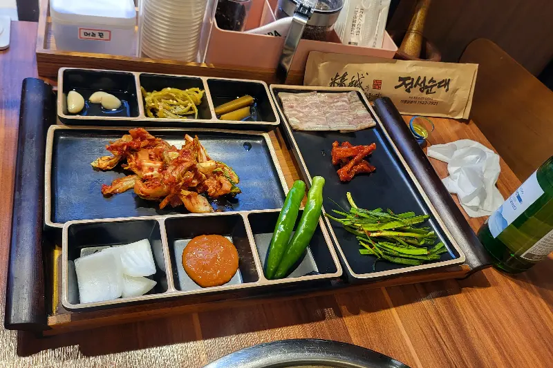 정갈한 밑반찬 한 상 차림