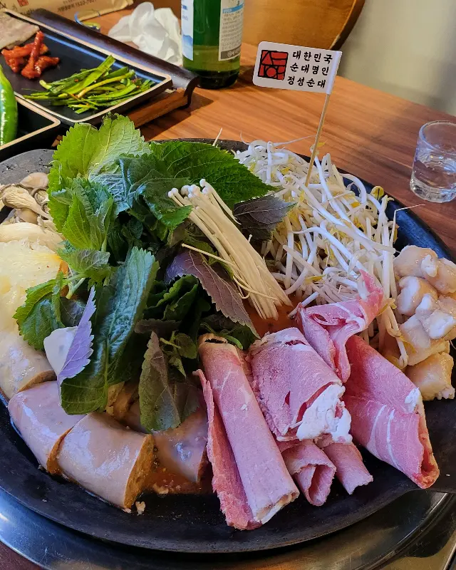 다양한 재료가 듬뿍 들어간 편백찜