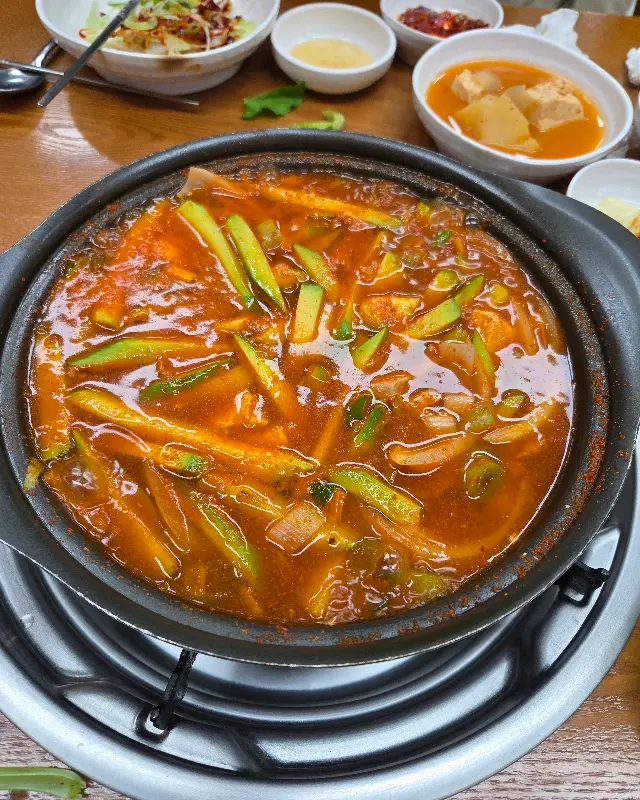 뜨끈하고 얼큰한 찌개
