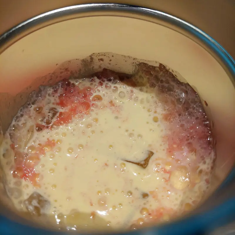 슈 폼 딸기 라떼