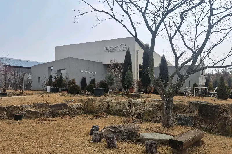 카페 외부 전경