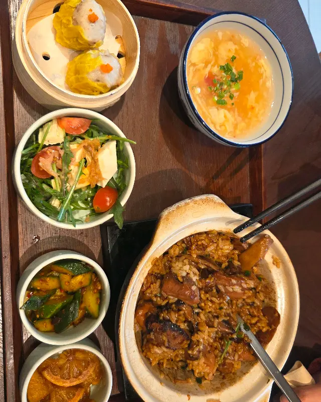 정갈하게 담겨 나온 반상