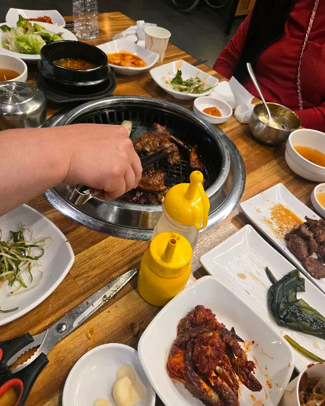 푸짐하게 차려진 한 상