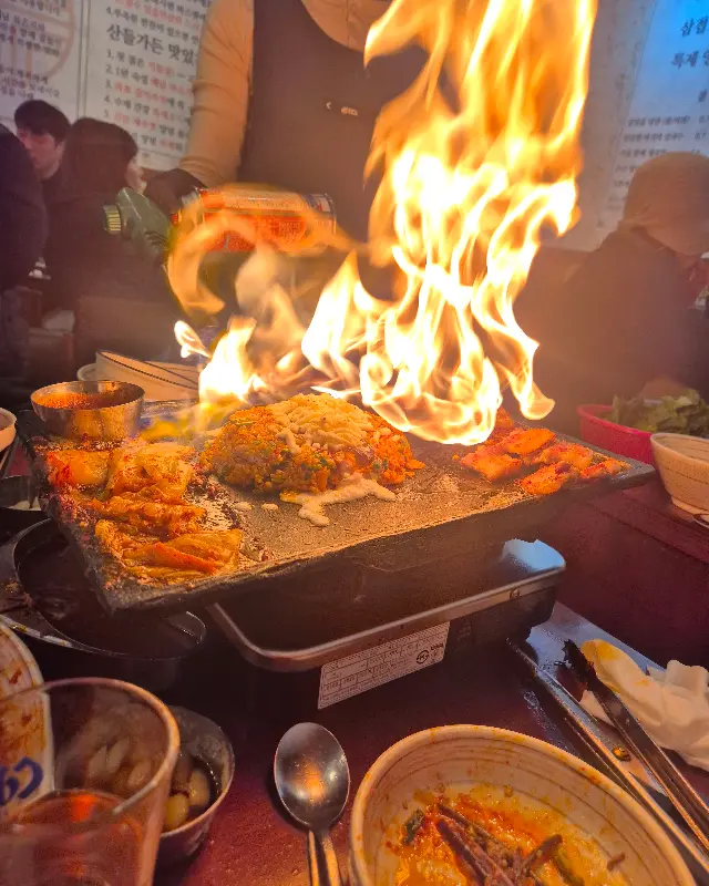 화려한 볶음밥 퍼포먼스