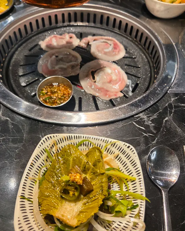 푸짐한 오징어 꽃삼겹 한 상