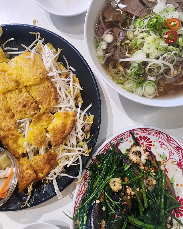 반쎄오, 쌀국수, 샐러드