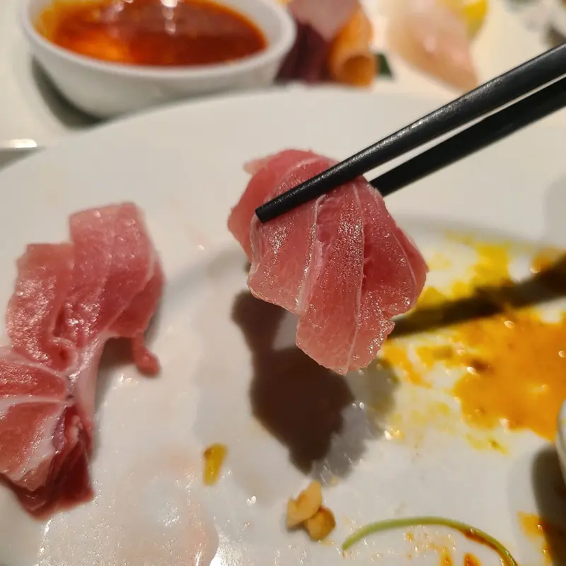 윤기가 흐르는 회