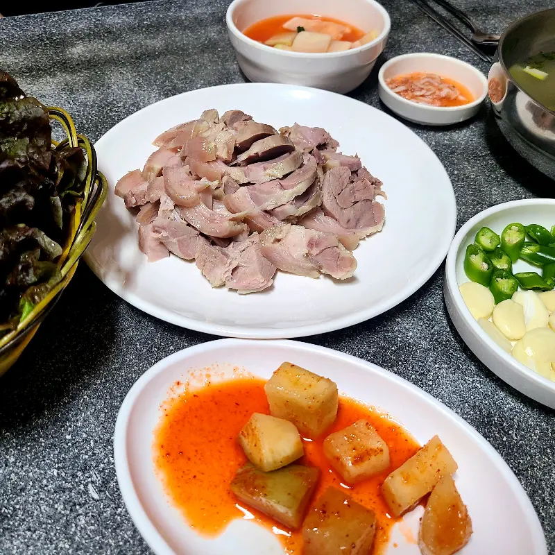 수육 한 상 차림