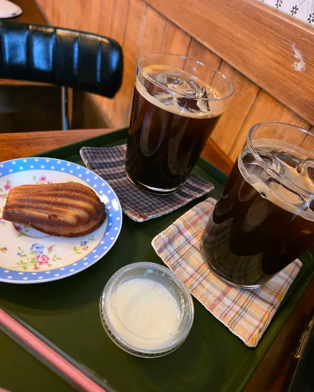 마들렌과 아이스 아메리카노