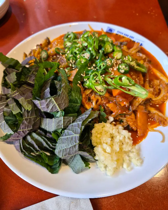 신선한 야채와 함께 즐기는 메뉴