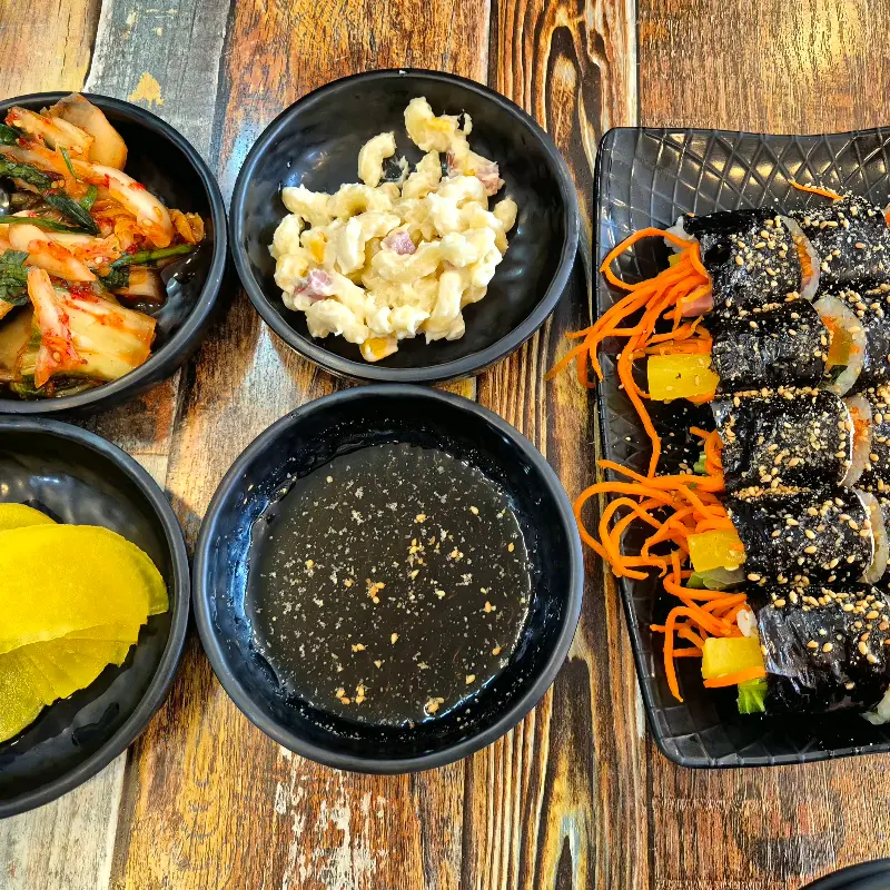 모리우동의 꼬마김밥 포장