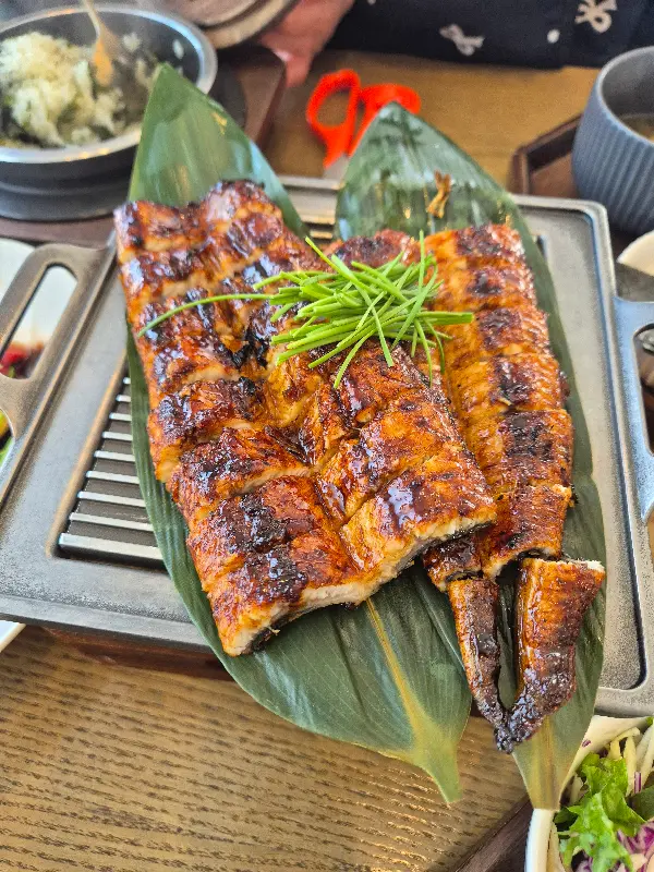 정갈한 솥밥 한 상 차림