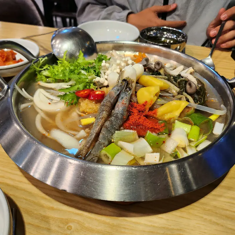 보글보글 끓는 곱창전골