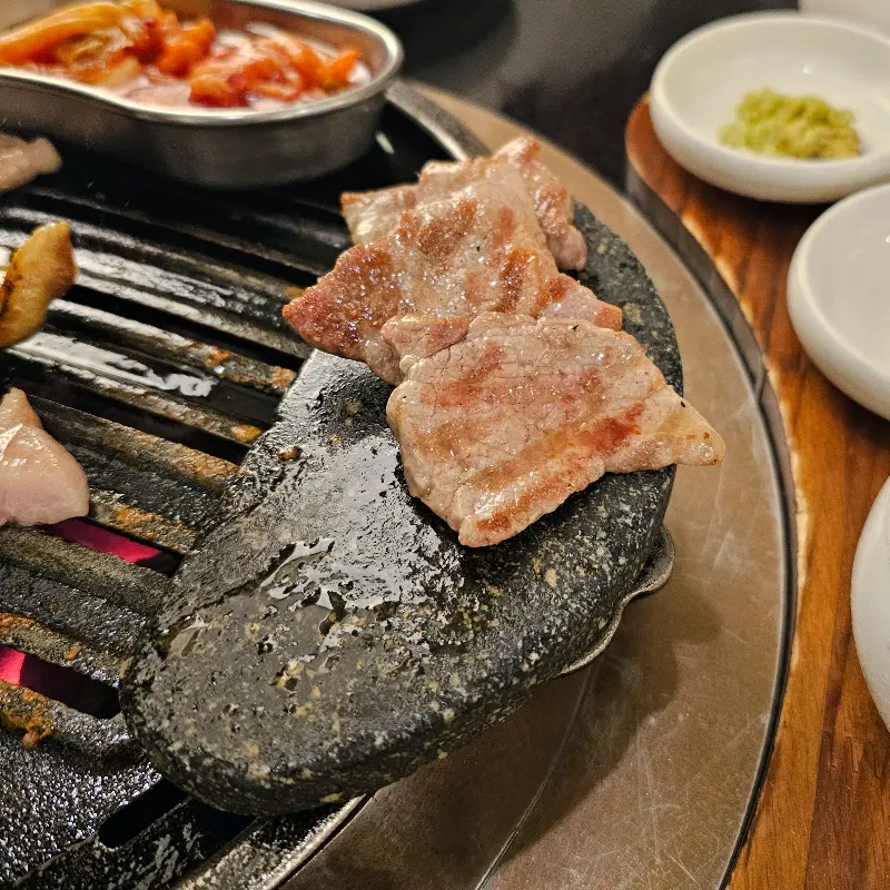 잘 구워진 고기