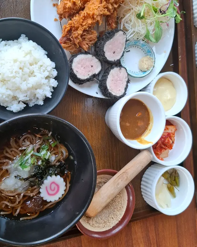 히레쿠로카츠와 냉모밀