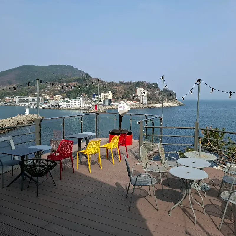 테라스에서 바라본 장승포항의 전경