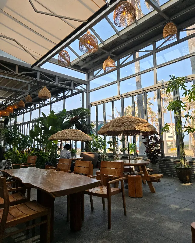 카페 내부 전경