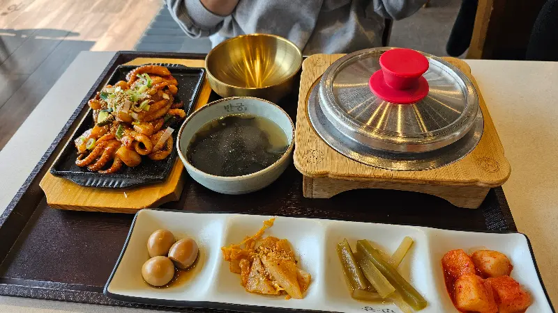 매콤한 쭈꾸미 볶음 한 상차림