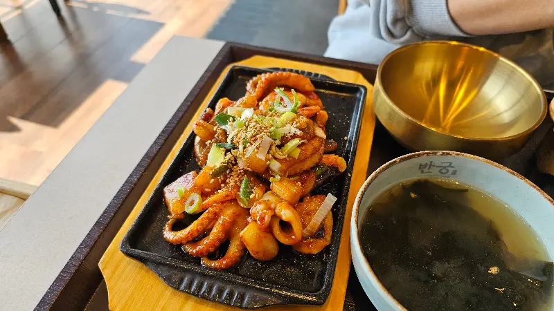 식욕을 자극하는 쭈꾸미 볶음