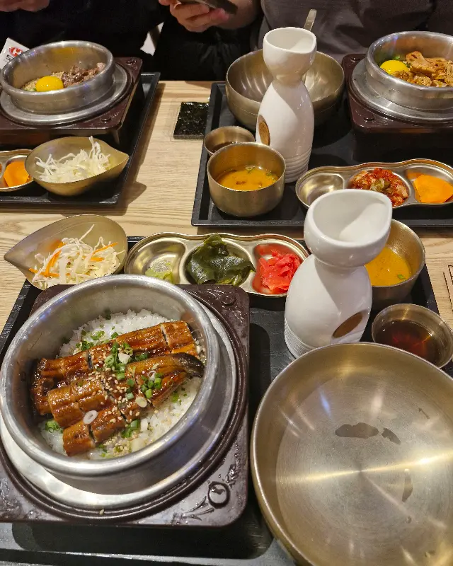 다양한 솥밥 메뉴들