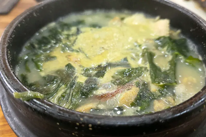 가자미 미역국 근접샷