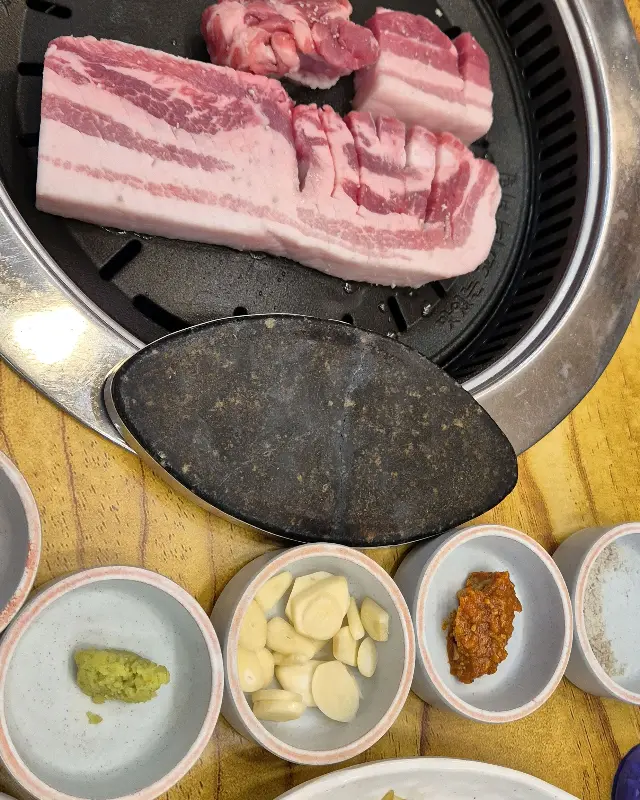 두툼한 삼겹살과 목살