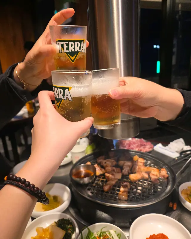 멜젓에 찍어 먹는 흑돼지