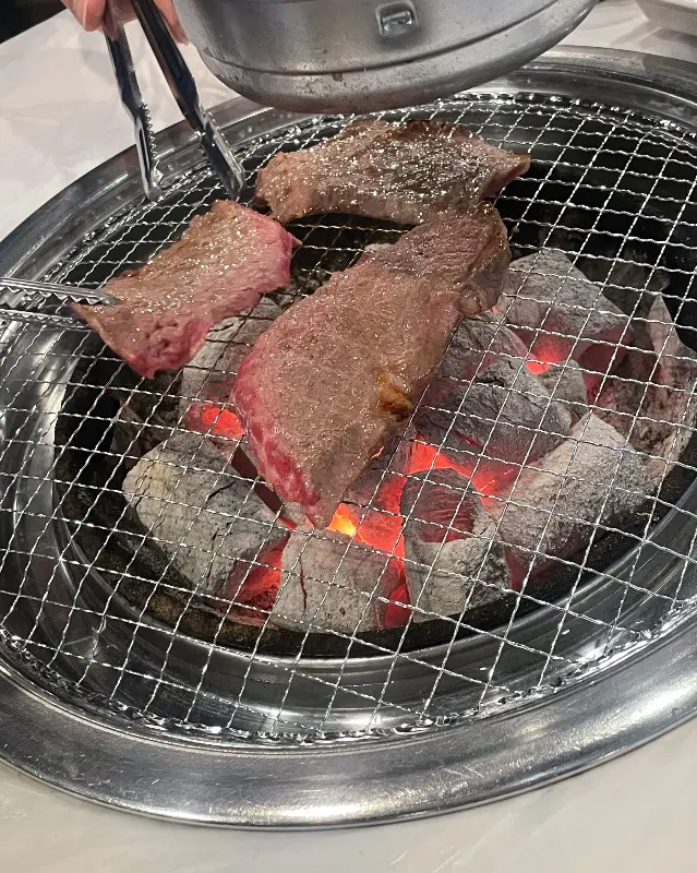 숯불에 구워 먹는 찐배네의 꽃갈비살