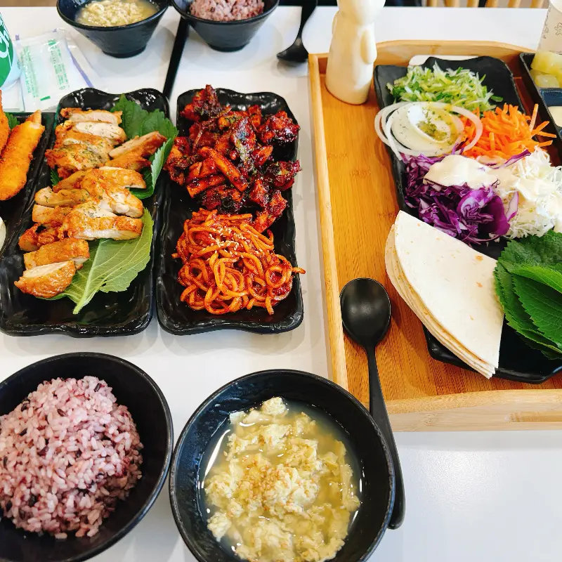 닭쌈밥과 또띠아의 환상적인 조합, 콤보 메뉴