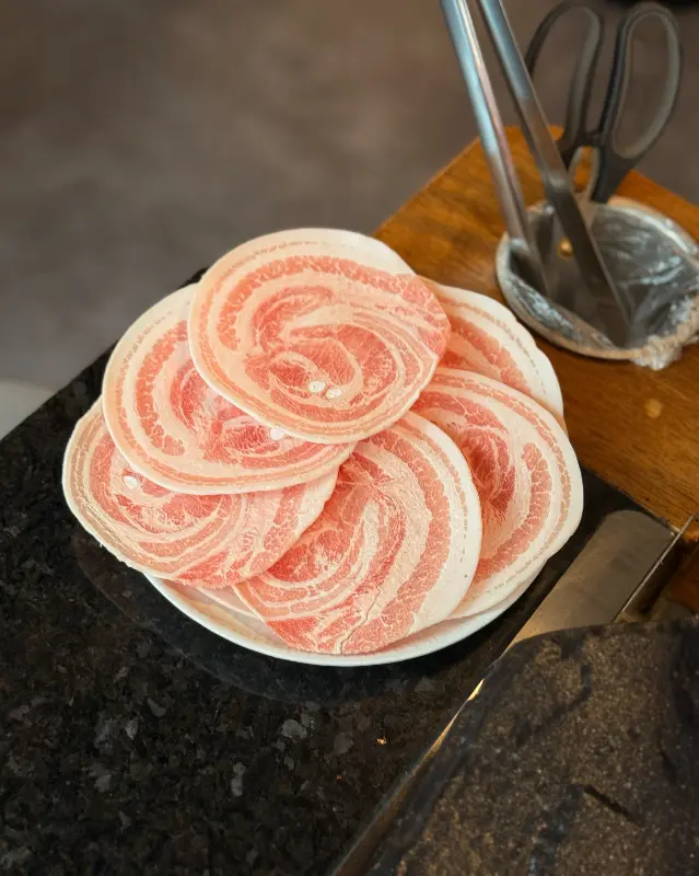 돼지 생고기의 윤기