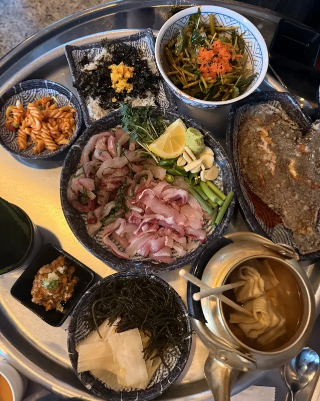 정갈한 곁들임 메뉴