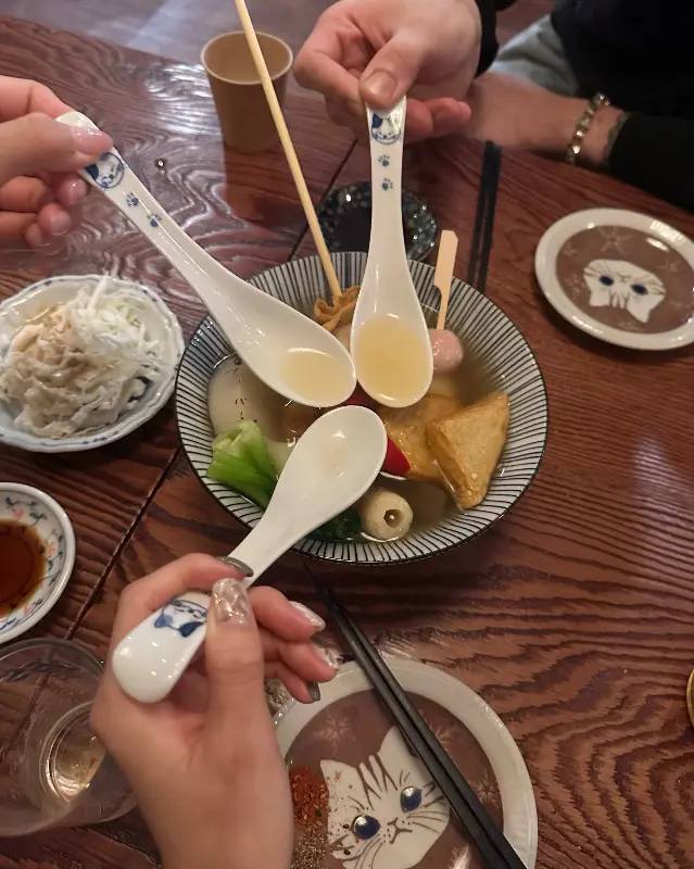 오뎅나베를 즐기는 사람들