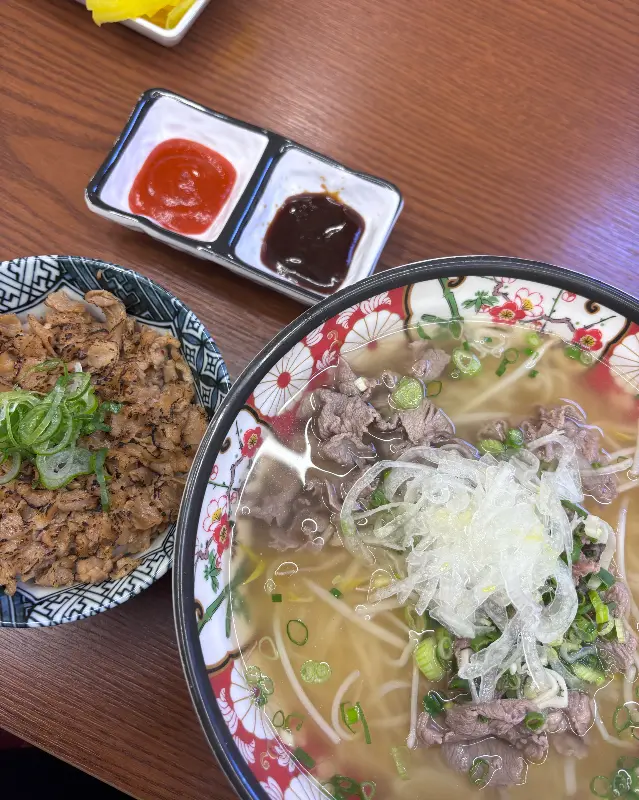 부타동과 쌀국수