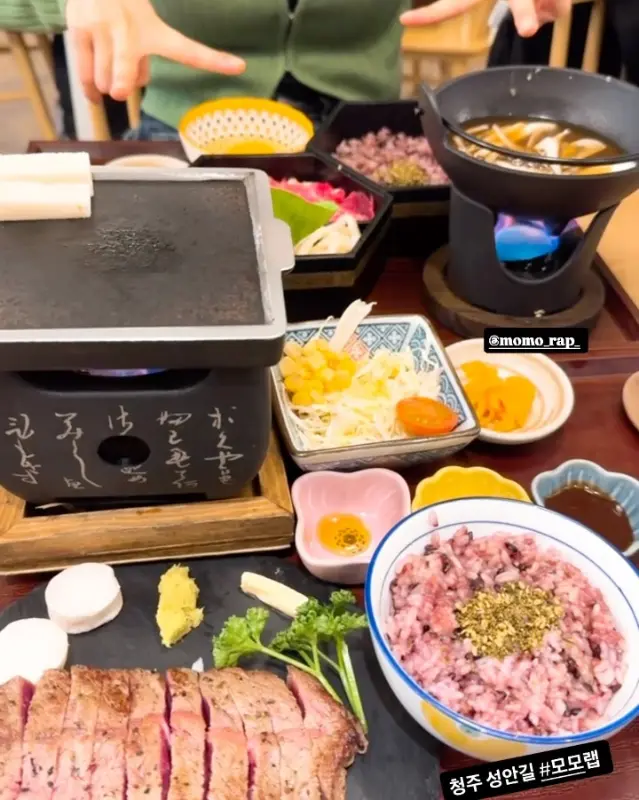 모모랩 성안본점의 스테이크 규카츠 정식 한상차림