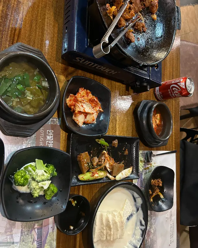 푸짐하게 차려진 한 상 차림