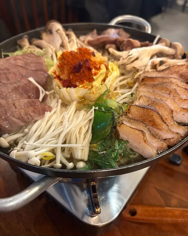 푸짐한 전골 한 상