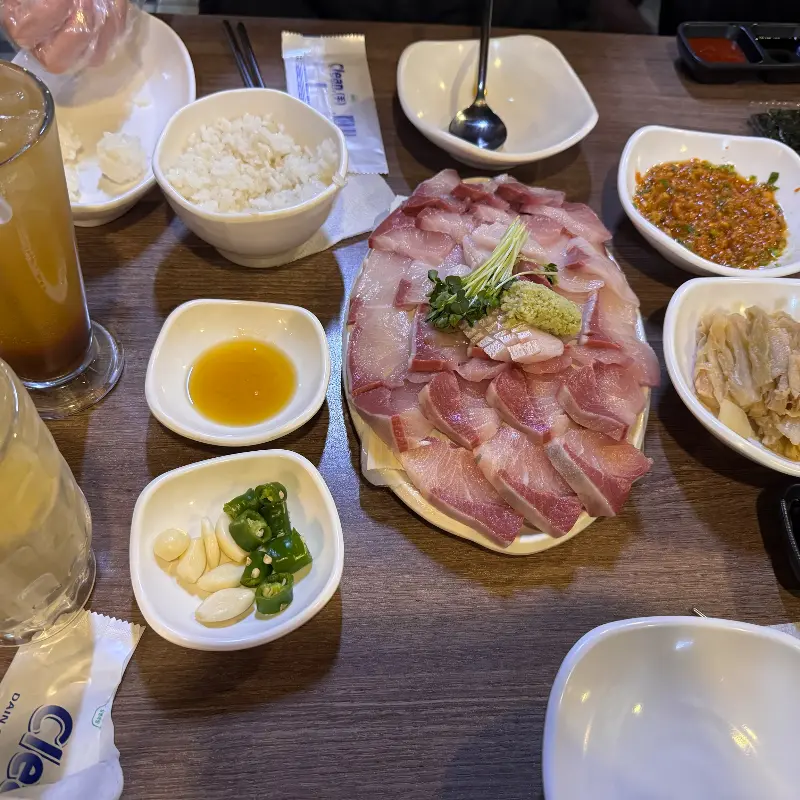 싱싱한 회 한 점의 행복