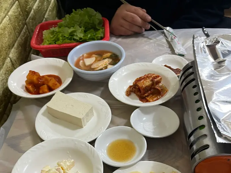 장수통닭 밑반찬 3