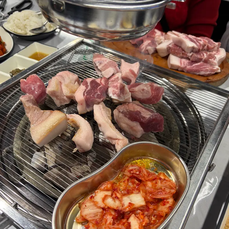 푸짐하게 차려진 한 상 차림