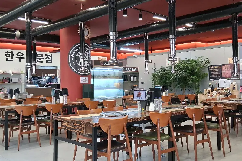 재명목장 내부 전경