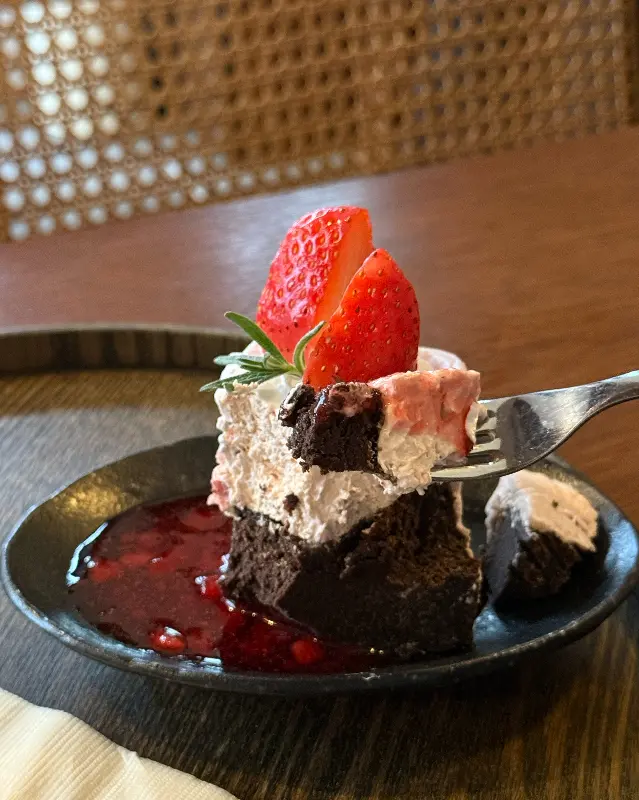 딸기 쇼콜라 갸또 케이크 단면