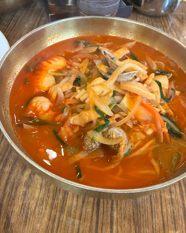 해산물이 듬뿍 들어간 짬뽕