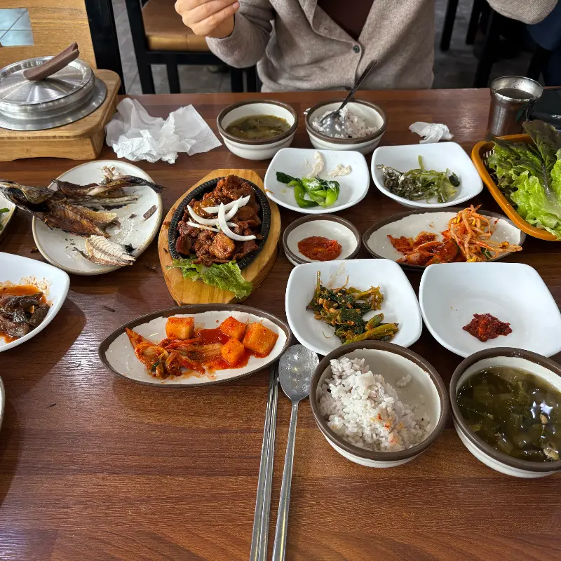 가마솥밥과 반찬들