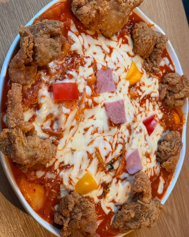 치킨과 떡볶이의 환상적인 만남