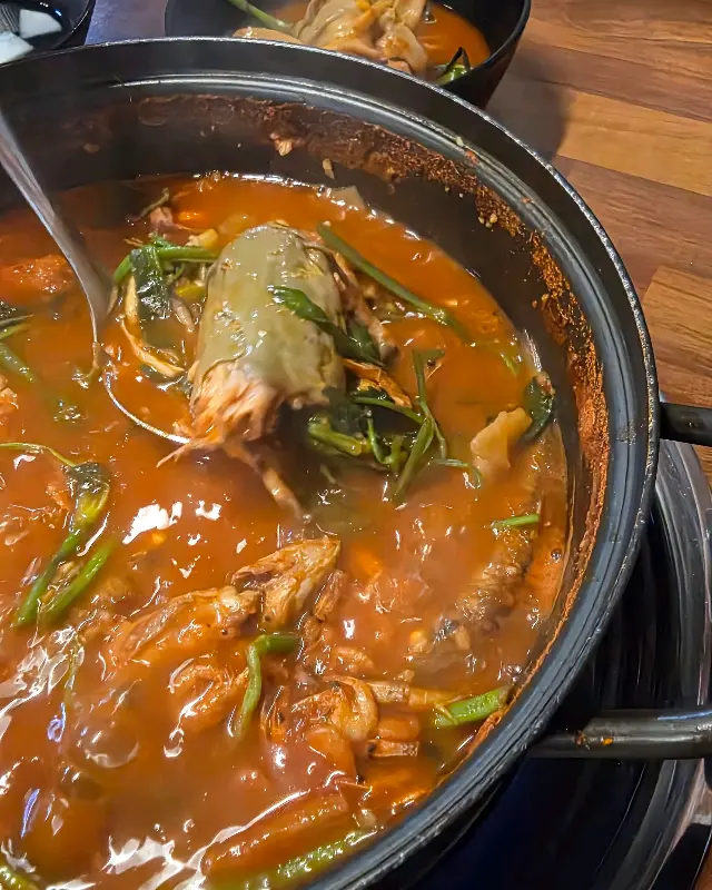 참게가 들어간 매운탕