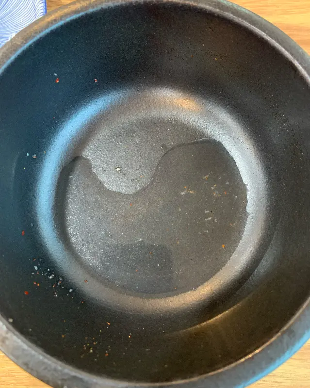 곰탕을 싹 비운 뚝배기