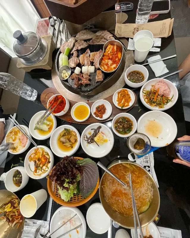 푸짐한 테이블 세팅