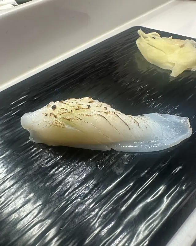 입맛을 돋우는 한치 스시